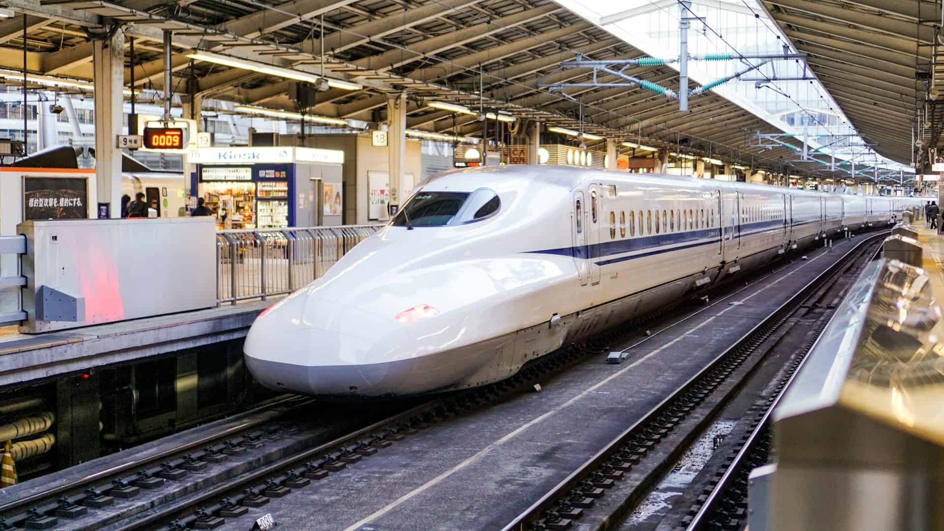 the-complete-guide-to-experiencing-the-shinkansen-high-speed-trains-in-japan