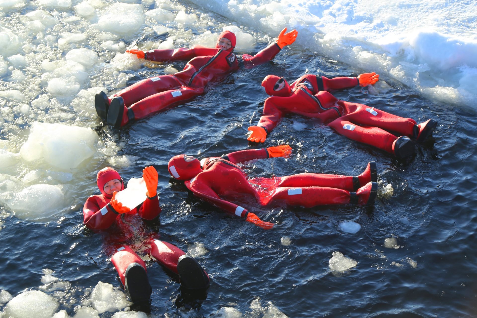 arctic-ice-floating-in-kaldfjord:-a-unique-and-relaxing-experience